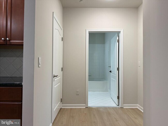 Building Photo - 407 Carson Terrace