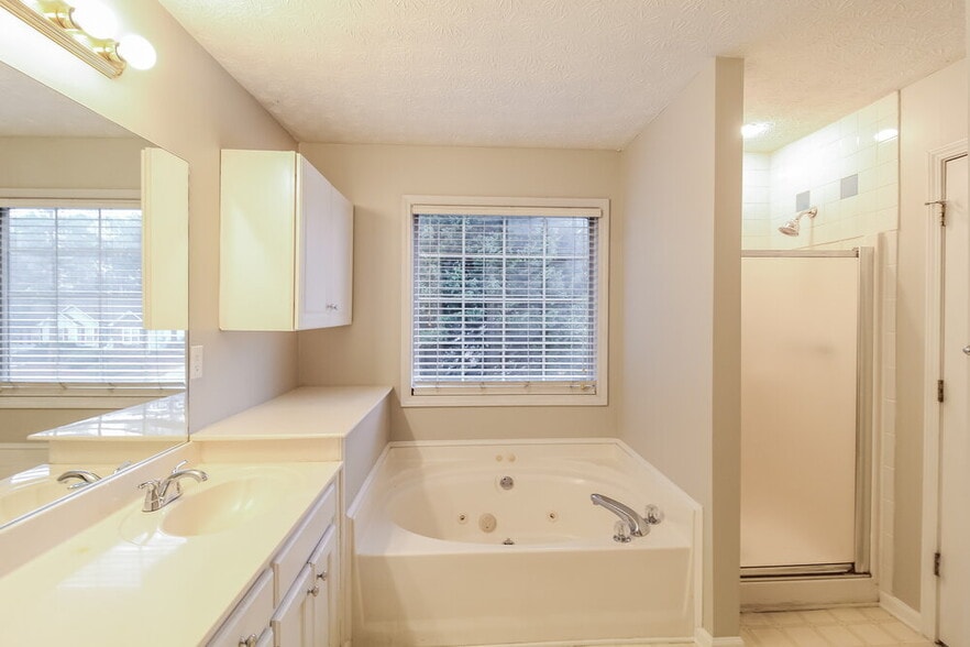 Building Photo - 45 Leighs Grove Way