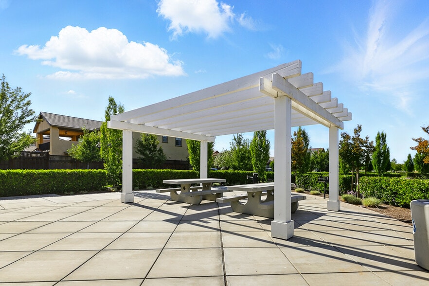 Building Photo - 18309 Millbrook Ave