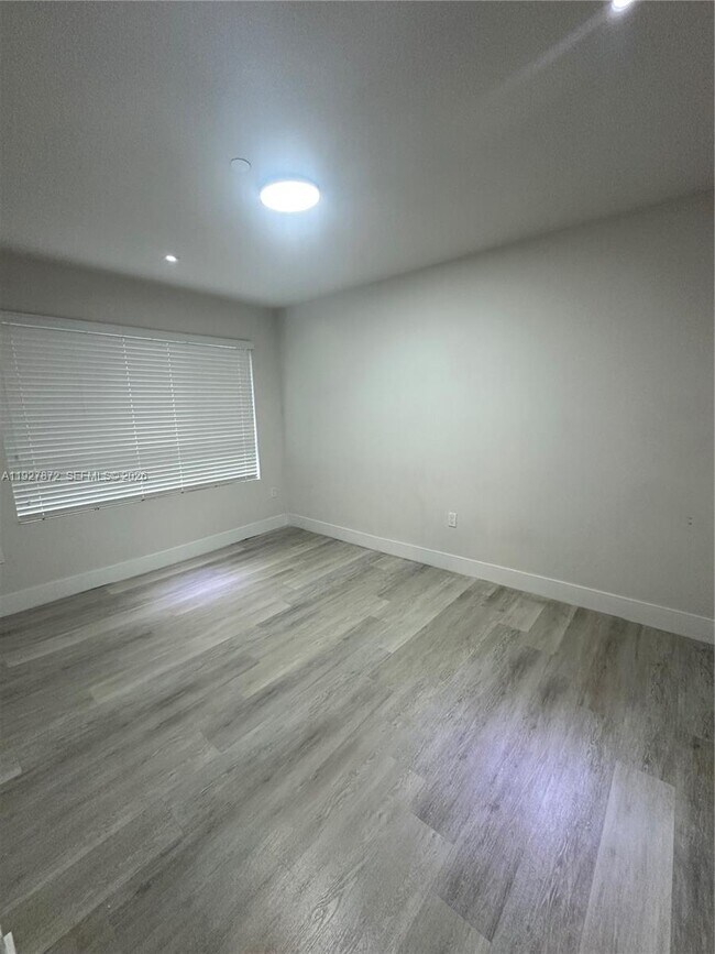 Building Photo - 2555 NE 193rd St