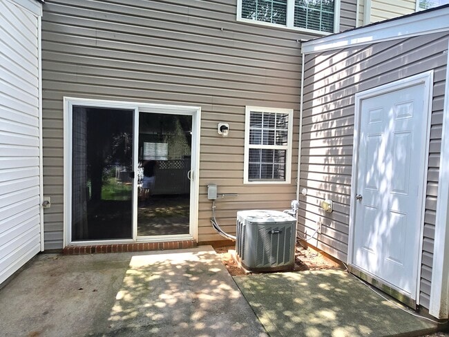 Building Photo - 608 Grasswren Way