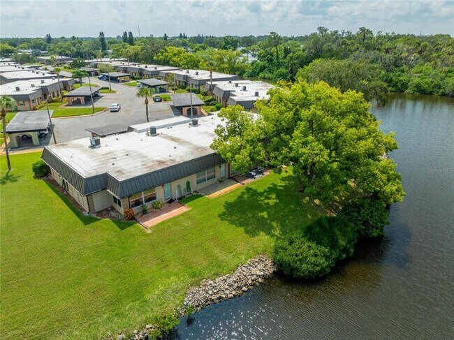 Building Photo - 4112 Hampton Dr