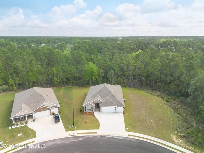 Building Photo - 4937 Fern Dr