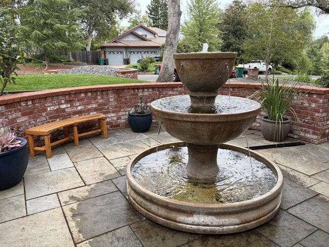 Building Photo - Amazing home in desirable Placerville neighborhood!