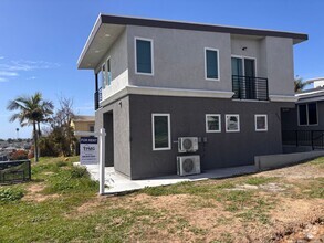 Building Photo - 2 bedrooms 2 baths home FOR RENT