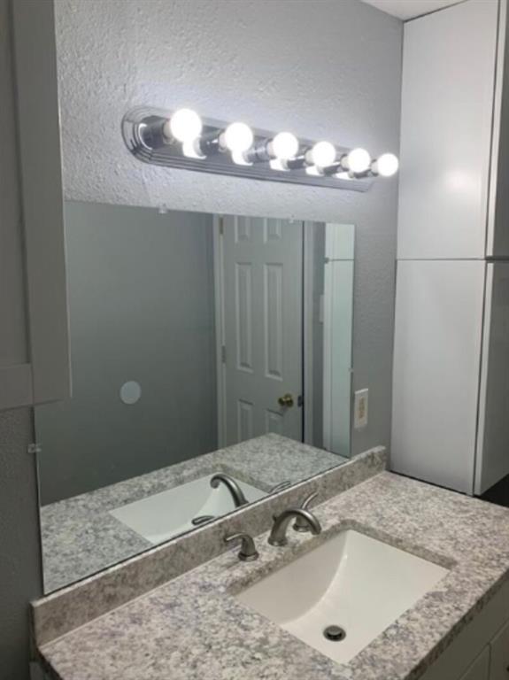 Building Photo - 1013 Hackberry St