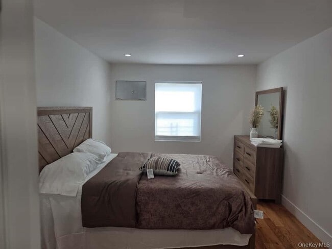 Building Photo - 6-32 Beach 68th St