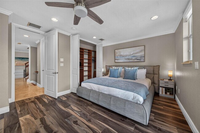 Building Photo - 1215 NE 1st St