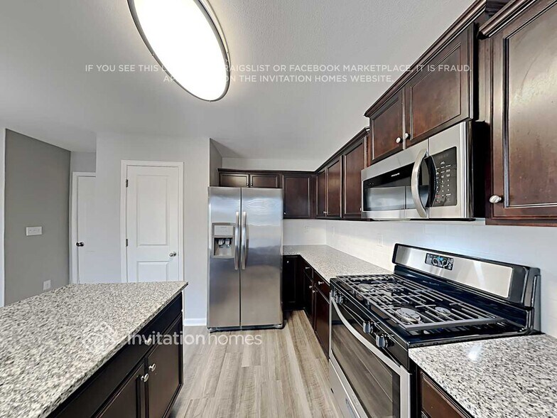 Building Photo - 989 Sundance Dr