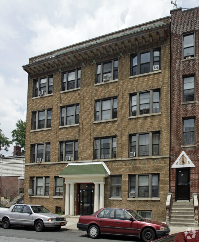 Building Photo - 27 Pelton St