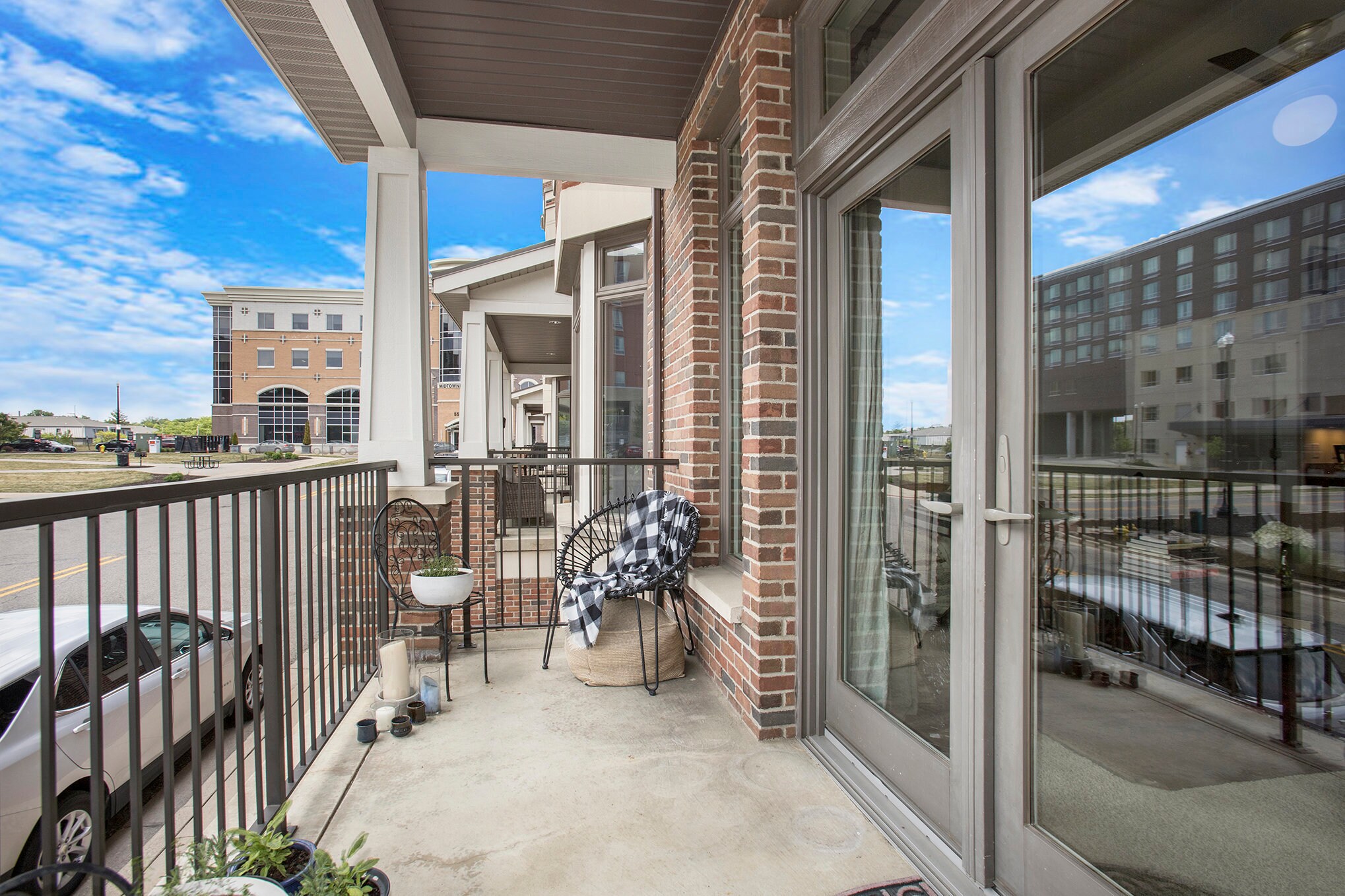 Private Patio 3 - 430 Union Ave NE