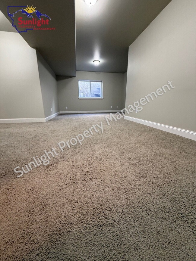 Building Photo - 3-Bed 3-Bath Gem with 2,440 Sq Ft of Comfort in Laurel, MT!