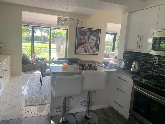 Building Photo - 7770 La Mirada Dr