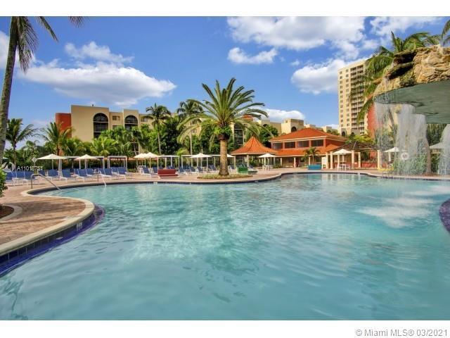 Building Photo - 9601 Fontainebleau Blvd