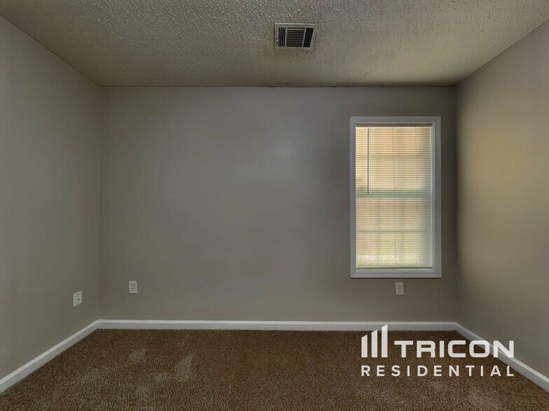 Building Photo - 294 3rd Ave