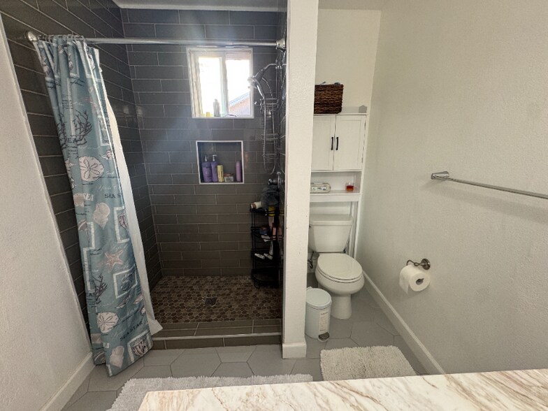 Building Photo - 1920 1/2 W 4th St