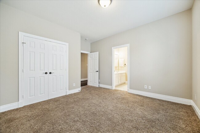 Building Photo - 5402 Oakville Ct