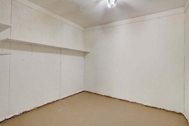 Building Photo - 3 Bed 2 Bath on West Beach
