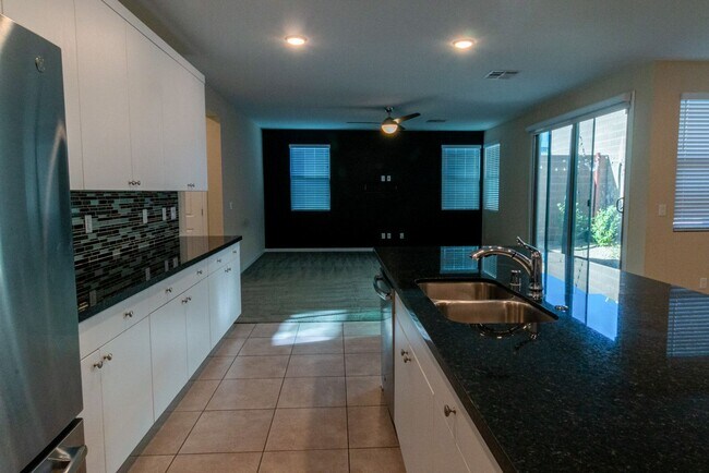 Building Photo - 544 Ruby Mesa Ave