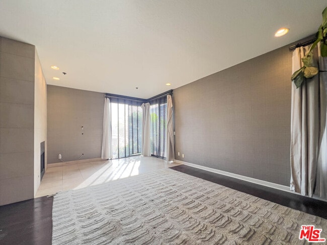 Building Photo - 935 Westbourne Dr