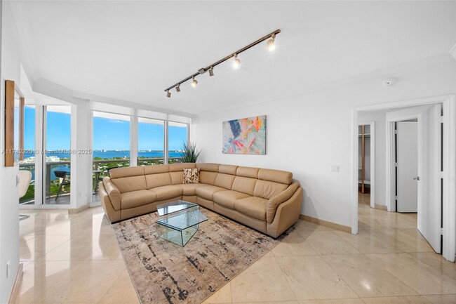 Building Photo - 4775 Collins Ave