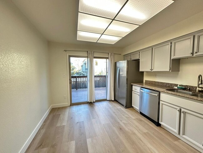 Building Photo - Cozy Beautiful Townhouse for Rent