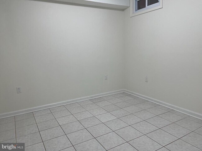 Building Photo - 20 Mabel Ln