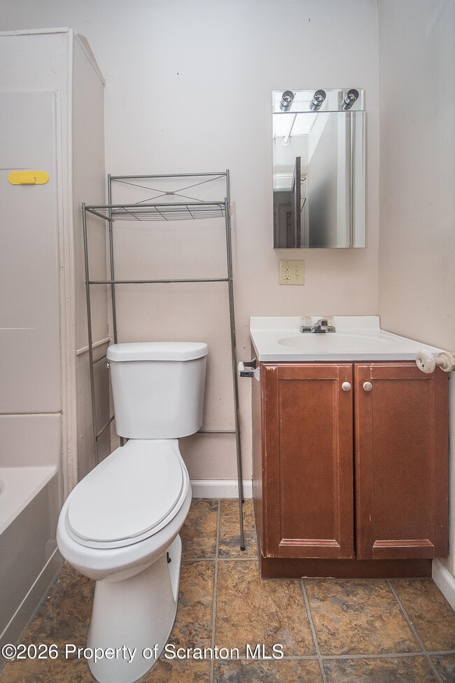 Building Photo - 1827-1829 Main St