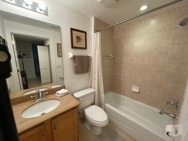 Building Photo - Upscale 3 BR Furnished Condo in Inlet at S...