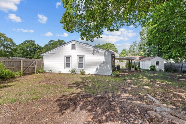 Building Photo - 904 Scarlet Oak Ct N