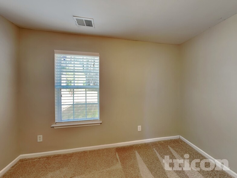 Building Photo - 2737 Trellis Oaks Dr SW