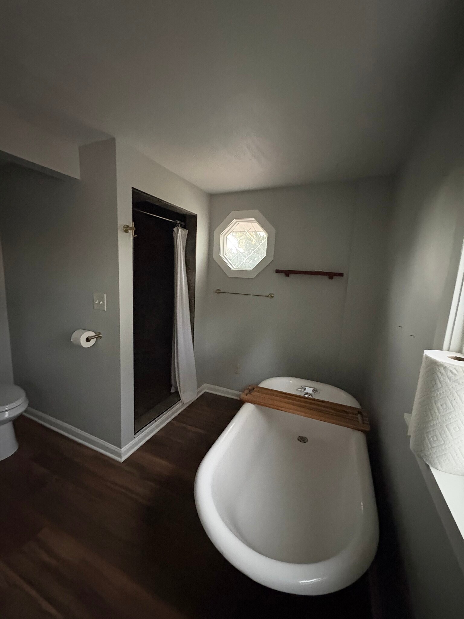 upstairs full bath - 224 Woodside Ave NE