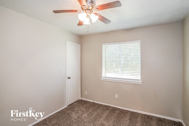 Building Photo - 340 Forest Hills Dr