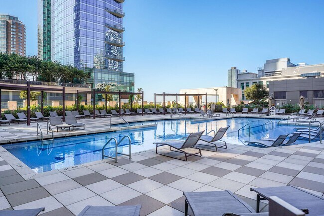 Building Photo - 99 Hudson St