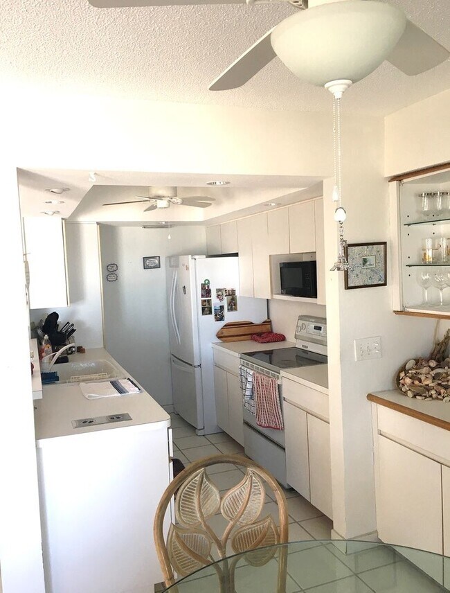 Building Photo - 1555 Tarpon Center Dr