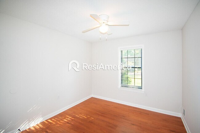 Building Photo - Newly Renovated 3/2 In Bartlett