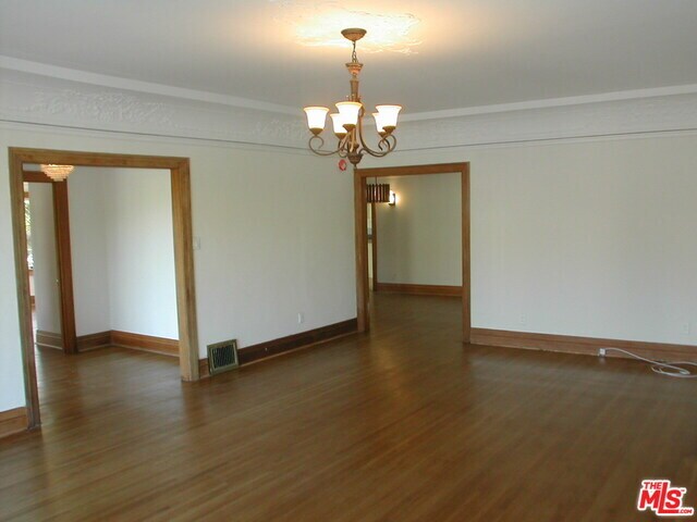 Building Photo - 857 S Sycamore Ave