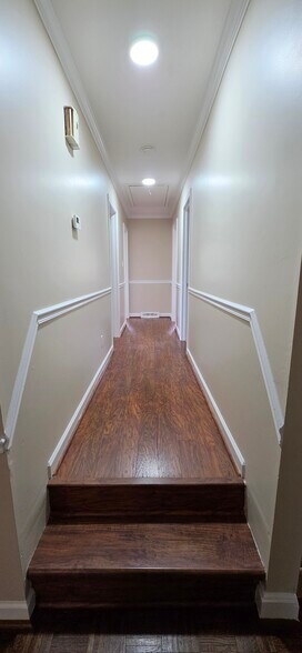 Building Photo - 1010 Damon Dr