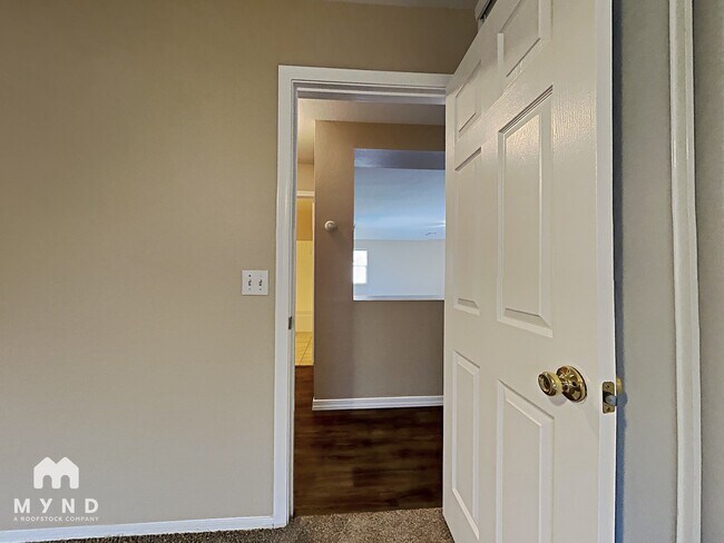 Building Photo - 8128 W Mission Ln