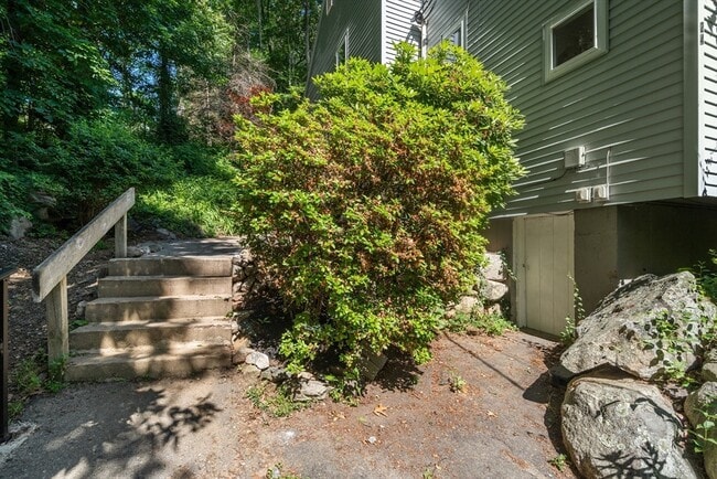 Building Photo - 24 Speen St