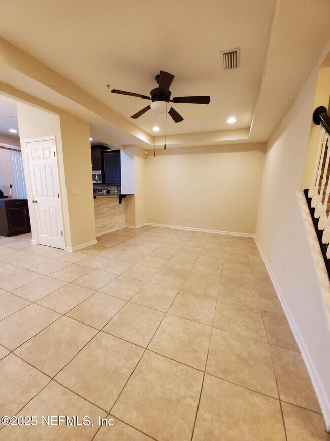 Building Photo - 13 La Paz Wy