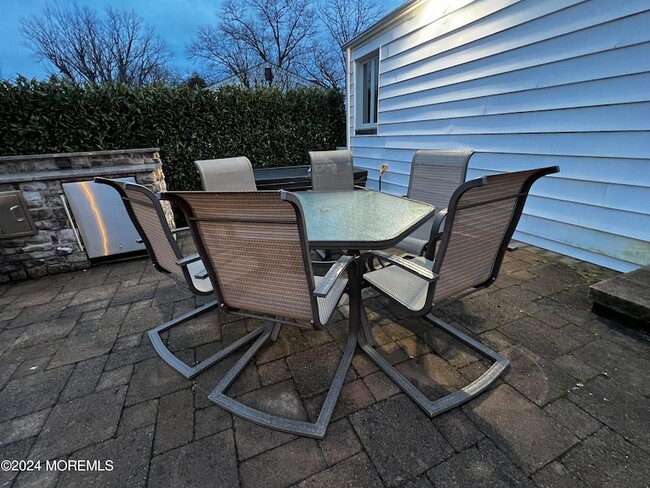 Building Photo - 499 W Park Ave