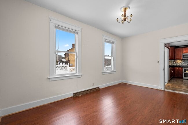 Building Photo - 242 Prospect St