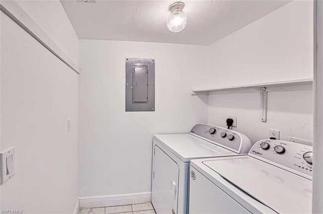 Building Photo - Newly renovated 2 bedroom 2 bathroom 1st f...
