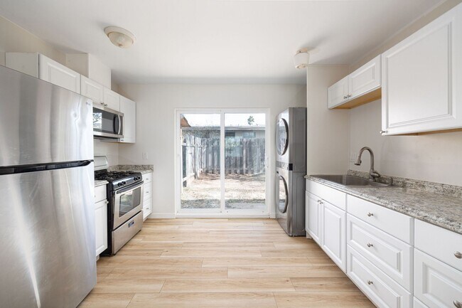 Primary Photo - 767 Ball Ave