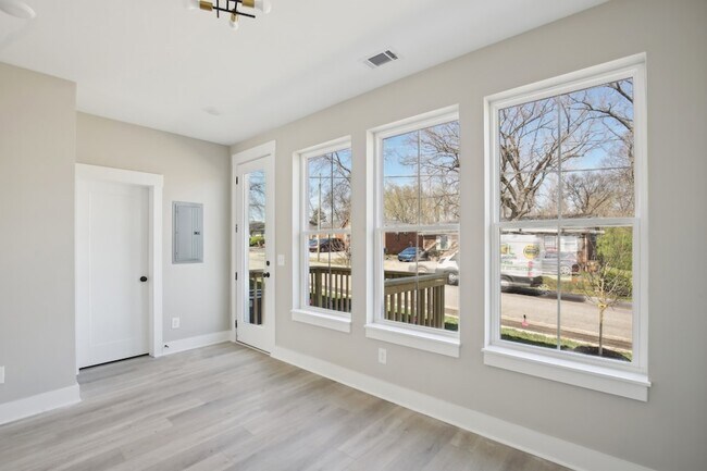 Building Photo - 908 Anderson Ln