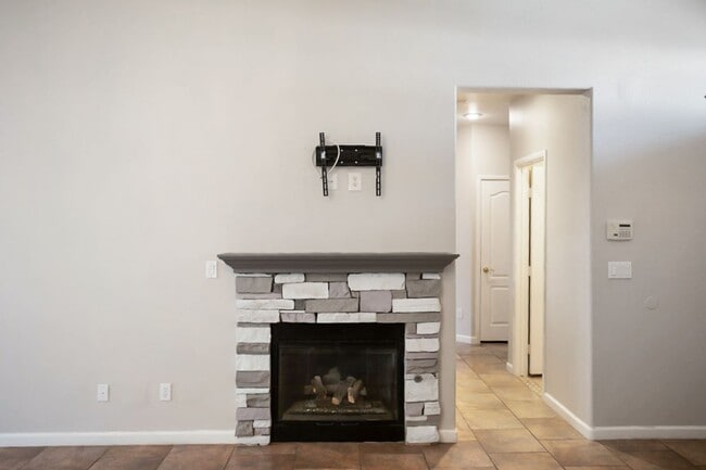 Building Photo - Beautiful One Story 2 Bedroom Townhome With 2 Car Attached Garage