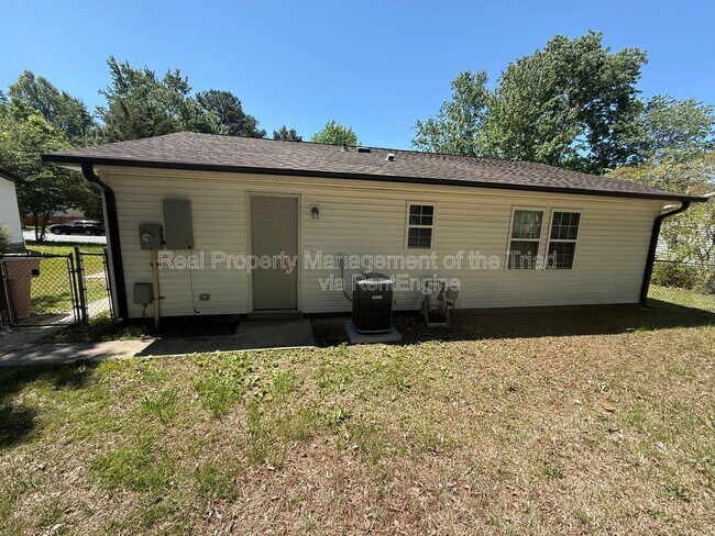 Building Photo - 600 Tipperary Dr