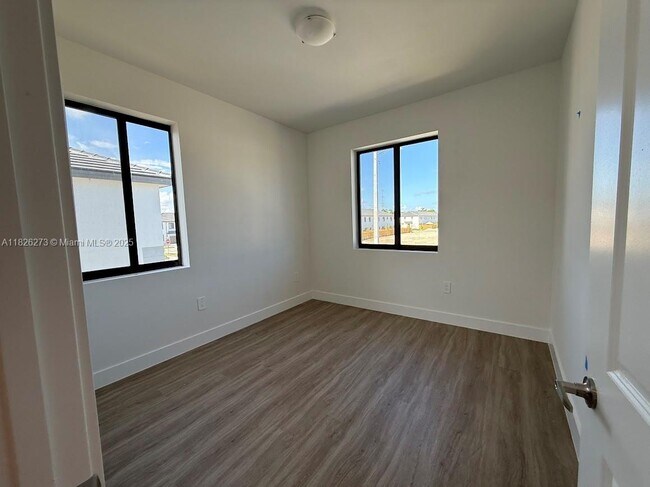 Building Photo - 34500 SW 190th Ave
