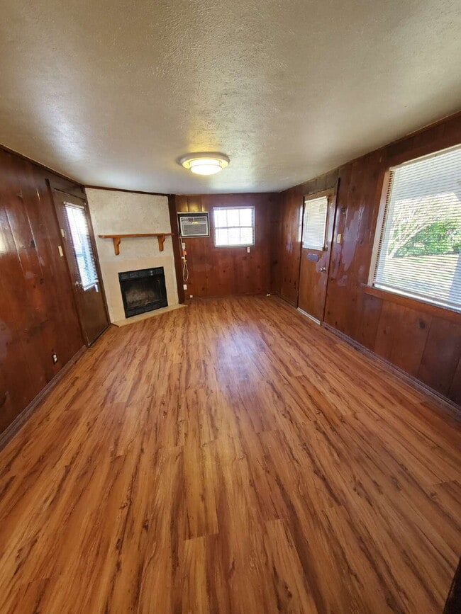 Building Photo - 310 S Crook